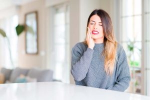 ¿Qué hacer si te duele una caries? - Dentista en Torremolinos
